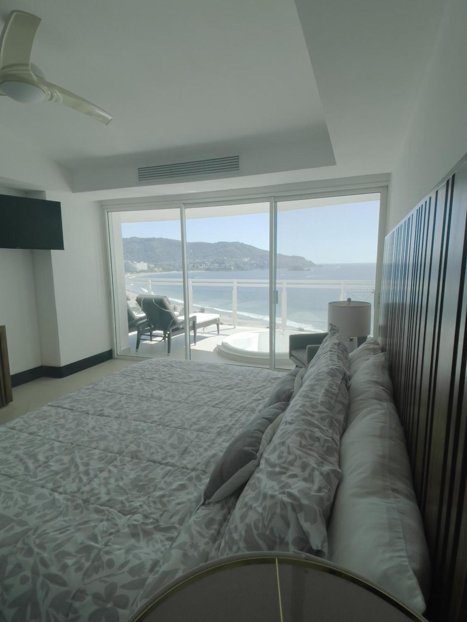 Bay View Grand Marina Ixtapa Condo En Pie De Playa Exteriör bild