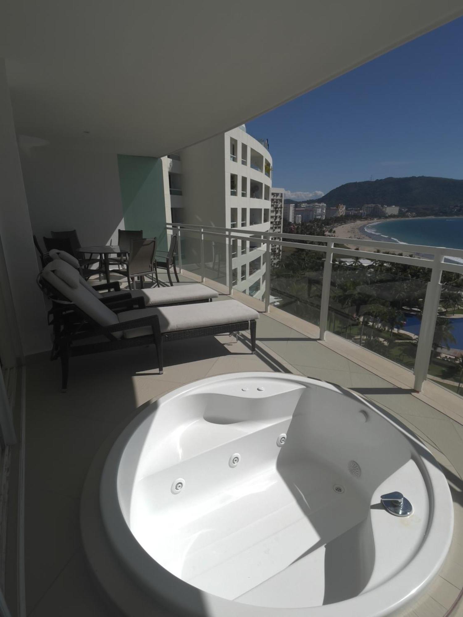 Bay View Grand Marina Ixtapa Condo En Pie De Playa Exteriör bild